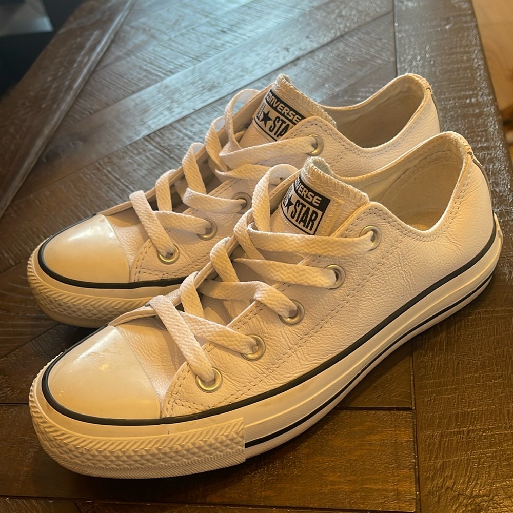 Converse all star white leather shoes women’s 6 men’s 4